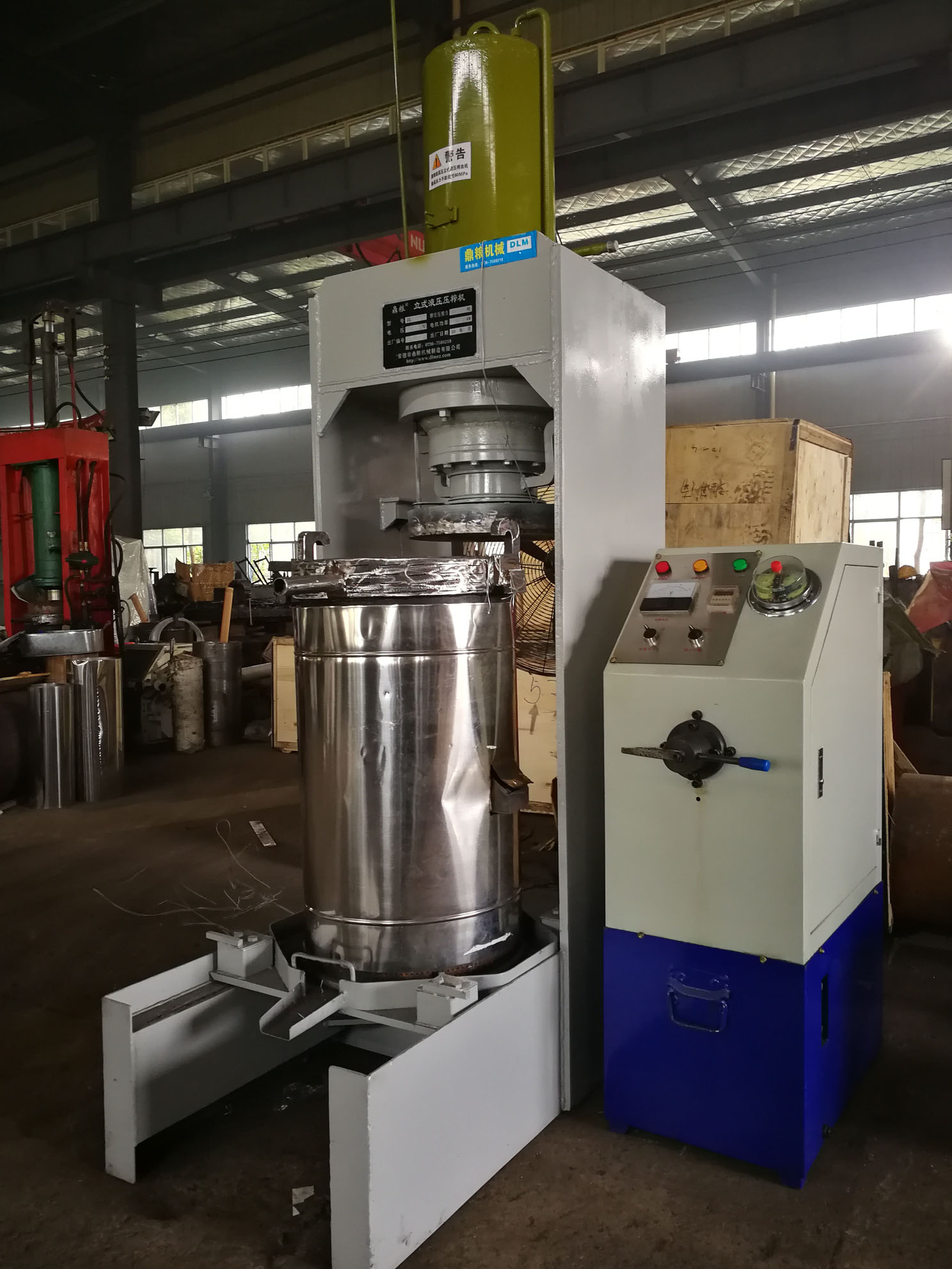 不銹鋼超高壓立式液壓壓榨機，果汁壓榨機，果渣壓榨機，藥材壓榨，油渣處理，白土壓榨